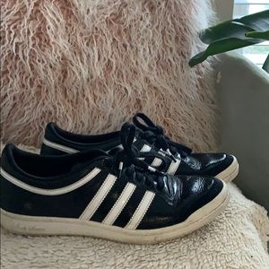 Adidas sleek series low black white